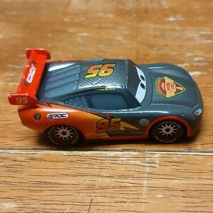 Mattel Disney Pixar Cars 2 Carbon Racers Lightning McQueen